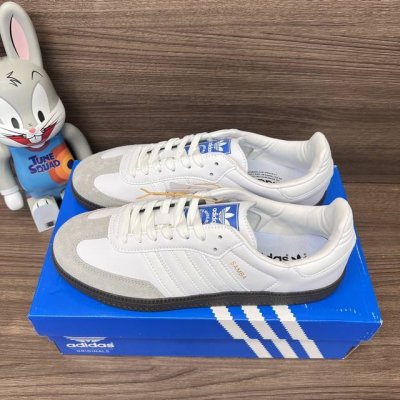 顶级版本Adidas Originals Samba 德训低帮板鞋情侣款 白棕 货号: Ie3439 包装:全套得物配件毒盒配纯棉袜子一副。 码数:36 36.