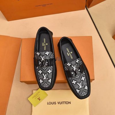 出厂价 羊里 Lv 2023春夏专柜gloria系列款原厂特供皮料生产 原版楦型。以遍布鞋面的monogram压纹等精致工艺细节展现优雅风貌的经典开车套脚休闲鞋