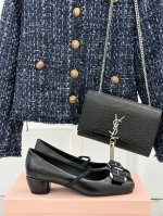 厂价 ferragamo 菲拉格慕经典方头 蝴蝶结扣粗跟玛丽珍鞋芭蕾舞鞋 芭蕾舞鞋柔软天花板呀~ 气质优雅 烂漫又随性的意式风情 楦型能完美贴合双脚 它既拥有小