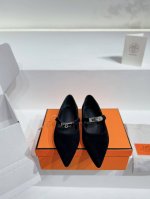 顶级版 Hermes 新款爱马仕kiara40尖头小猫跟kelly扣单鞋ZP购入做货，顶级原单品质！鞋面：进口头层小牛皮面料，垫脚混种羊皮，进口真皮外底。无论是
