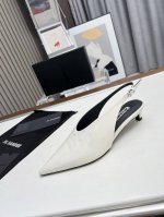 高品质出品 Jilsande* 春夏新款小高跟尖头鞋 这款真的太漂亮了，简单又不失时髦的设计小高跟上脚舒适不累脚，轻松拿捏法式的优雅和松弛感时髦精们真的不能没有