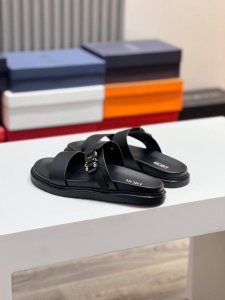 Dior 顶级版 Size39-44 38.45定做 Ss迪奥最新男款拖鞋必备 Dior Alias男士真皮拖鞋 这款 Alias 凉鞋夏季新品 彰显休闲高雅的