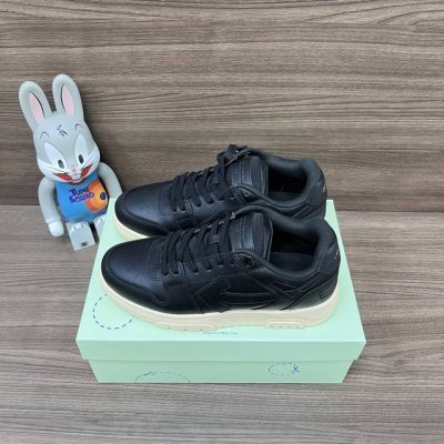 顶级版本Off-White Out Of Office 低帮滑板鞋情侣款黑色。 Off-White箭头符号、Ziptie 标签、1Ogo印花等经典元素皆在此呈现