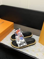 出厂 Lv拖鞋情侣款 Pool Pillow Comfort 必入系列！魔术贴高级慵懒风 百看不厌款 时尚度拉满 细节用心感受 反复调试配色 性感白 炫酷黑 惊
