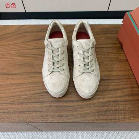 Loro Piana 休闲鞋。 意大利顶级羊绒复古优雅低调奢华。时尚性与皮料实用性同样兼具依然全网最高品质。鞋面羊京丝质柔滑。羊皮内里，原版大底。 码数：35- - 点击图像关闭