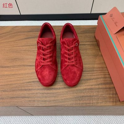 Loro Piana 休闲鞋。 意大利顶级羊绒复古优雅低调奢华。时尚性与皮料实用性同样兼具依然全网最高品质。鞋面羊京丝质柔滑。羊皮内里，原版大底。 码数：35-