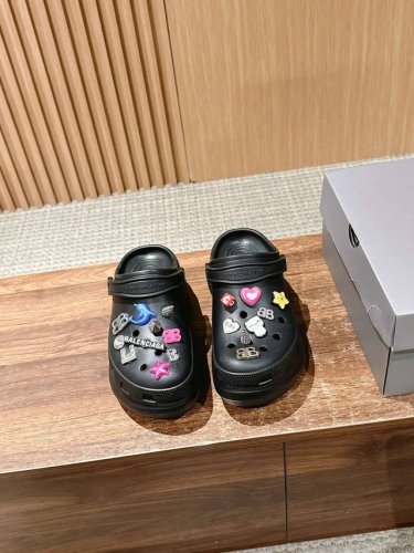 巴黎世家联名卡骆驰情侣款#Crocs Mule Jibbitz洞洞鞋 增高厚底凉鞋 智多星Crocs 花式Diy洞洞拖鞋 猫咪扣爱心扣都好可爱 作弊增高神器 S