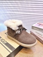 UGG P: 女款Size：35-40 UGG雪地靴 现货好拿 迷你小可爱，秋冬女性必备.保暖神器 源自澳洲，百搭2024新款，MRA级摩卡星羊毛，顶级品质.反