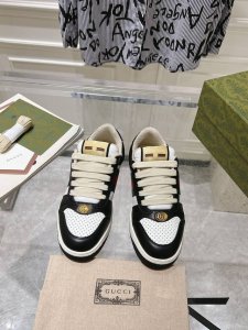 P厂 男码+10最新升级版 Gucc* Gg Screener系列运动小脏鞋。原版套楦工艺采用原版tpu大底。整鞋都采用原版油边工艺。女码35-41，男39-4
