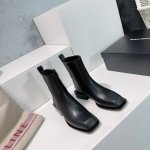 高品质出厂 ！顶级品质Alexander Wang亚历山大王 24ss 秋冬新款方跟粗跟简易短靴！恰到好处的高跟，搭配最潮头型女王的绝佳搭配！ 金属粗跟稳稳的安
