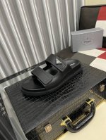 出厂价Pp： Pradr-普拉达 奢牌休闲拖鞋，进口原版羊皮，羊纹内里 高档舒适，原版大底轻盈耐磨！纯手工制作，细节决定品质！38-442色可选
