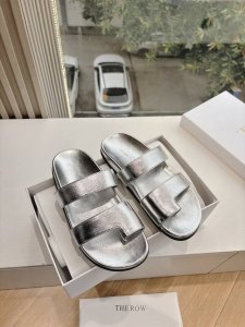 所见即所得G009代购级别The Ro*真皮圆头百搭平底乐福鞋脚真的是史上我穿过最最舒服的款式太柔软啦！磨脚星人一定要收了它 有一丢高级又简约的感觉其实除了好看
