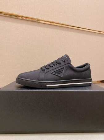 工厂价 顶级版本 高品质 新款prada 普拉达 专柜同步上市， 新款男鞋、面料精选进口面料滴胶工艺。内里:牛皮内里。高端开模防滑橡胶大底，精美线条、简约大气， - 点击图像关闭