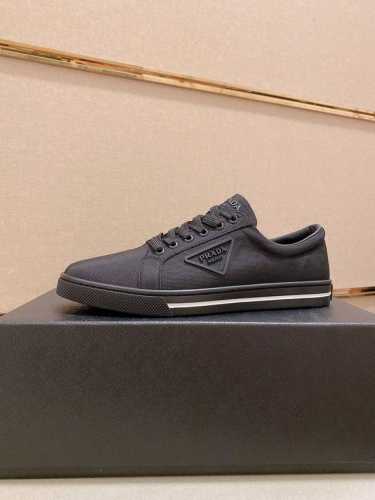 工厂价 顶级版本 高品质 新款prada 普拉达 专柜同步上市， 新款男鞋、面料精选进口面料滴胶工艺。内里:牛皮内里。高端开模防滑橡胶大底，精美线条、简约大气，