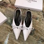 19年新款Balenciaga 巴黎世家尖头蝴蝶结凉拖鞋，官网同款，专柜品质，独家原版开模定制，打造出完美版型！后跟带子的设计让鞋子好穿不掉脚，这款鞋无论是搭配