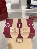 Gucci 25Ss春季新品 双G平底拖鞋 高端版推荐 专柜购买原版一比一打造 所有细节 材料 全部跟你在专柜买到的都一样 鞋面：牛皮 羊里 真皮大底 跟高：1