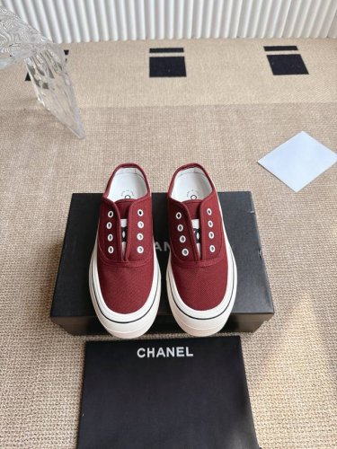 Chanel 香奈儿25Ss 隐藏中古款帆布鞋 Vintage感满满 中古款 帆布鞋适配春夏 黑白拼接就很Chanel配合袜子就很复古学院的感觉 码数 35-3