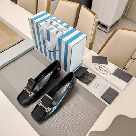 方头露舌皮饰金属扣头穆勒单鞋系列 顶级包装配套最高版本 PRADA 2025s普拉达春夏新品， 顶级版本 实力来袭！复古时尚普拉达公主糖果风格单鞋，少女必备 制 - 点击图像关闭