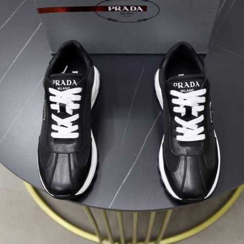 出厂价Pp： 品牌：普拉达Prada 标准码：38–44 45可订做 等级：官网同款 材料：原版牛皮拼接 舒适猪牛内里 轻便耐磨大底 款式类别：男士时尚休闲鞋靴