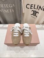 顶级出厂 皮面 Miumiu 缪缪2025Ss早春新品轻便半拖球鞋德训鞋休闲鞋，缪缪大秀上爆出的这双球鞋 后全球各大代购官网火爆上市. 简单很随意不羁又能体现单