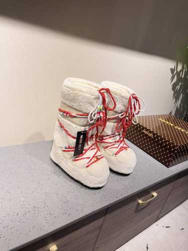 独家顶级版本 Moon Boot2024vs秋冬最新款雪地靴系列 丑萌毛毛雪地靴 忘了UGG吧，时髦人都在穿Moon Boot雪地靴 如果你难以接受UG
