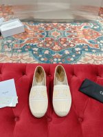Celine 思琳夏新款爆款渔夫鞋 简约大气时髦，耐看不过时，是时尚圈永不退潮的经典所在，复古的渔夫鞋。 原版手工编织面，特定布面，水染羊皮内里和垫脚， 麻绳生