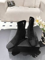 定制不退换小香2025P新款秋冬百搭短靴，简单才是最高级的美香港购入正品1:1开发，鞋型经过两个多月反复调试，尤其是鞋头看似简单，却及其考验技术，没有个十年八年