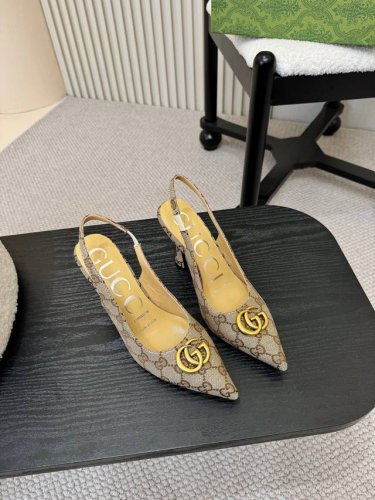 皮底+50 Gucci新款双G扣尖头高单鞋 顶级品质 原版开模双G扣 面料 头层进口牛皮 羊皮内里 大底 橡胶防滑大底 跟高 8.5Cm 颜色 黑色 米白 花色