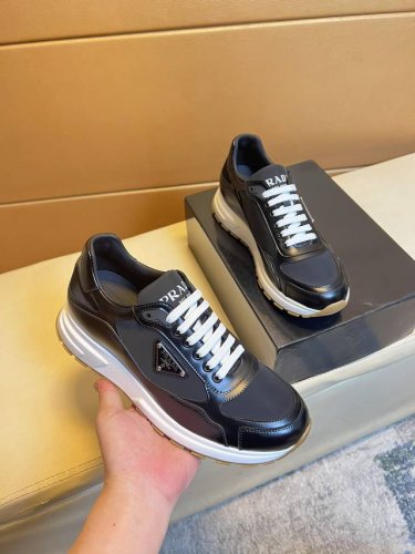 prada 普拉达 -高端品质 原单 -鞋面 丝绸小牛皮 品牌帆布布匹 品牌金属扣件 -内里 网布 垫脚; 顶级牛皮 -大底 超轻Tpu发泡; 成型大底 -超高