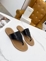 真皮底 CELINE 赛琳 2024春夏新品夹趾鞋鞋面采用小牛皮加经典压花Logo油边工艺，质感非凡上脚超级好看颜色：黑色，白色，棕色，红色，银色内里：羊皮，面