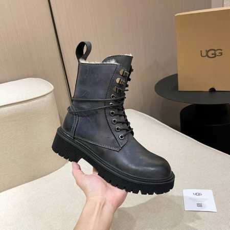 UGG. 2024独家首发马丁羊毛靴。爆款上市 材质：面料，头层进口小牛皮. 咖色.灰色上了雾腊 内里.垫脚.澳洲进口纯羊毛。 大底：独家私模。橡胶材质 工艺。 - 点击图像关闭