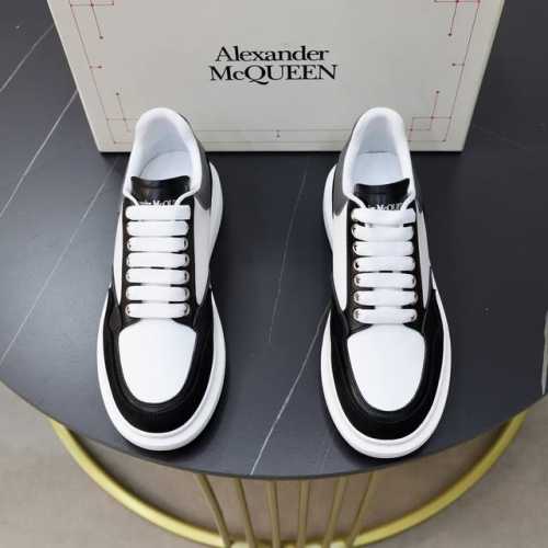 出厂价pp： Alexander Mcqueen 麦昆 情侣款经典明星爆款百搭小白鞋，原版1：1复刻， 原版大底！新色不断更新 面料：定制原版进口意大利丝绸牛皮