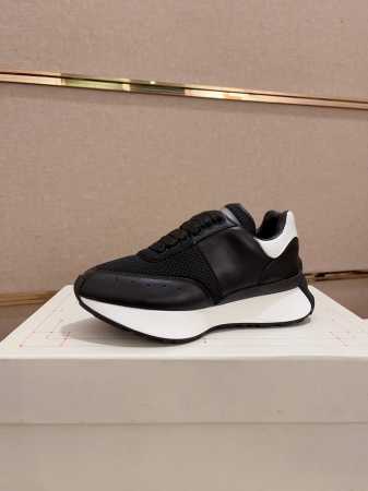 工厂价 Alexander Mcqueen 亚历山大麦昆 2024春夏男sprint运动情侣款 鞋侧面饰有时尚个性字母seal Logo标志 全皮十网面工艺 高 - 点击图像关闭
