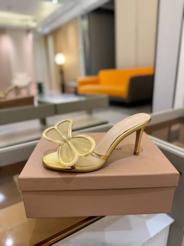 价格P： {拖鞋系} Gianvito Rossi 2025 这款高跟拖鞋 极简主义的 Elle、Gianvito Rossi 秉承了其传统意大利工艺，专注精巧