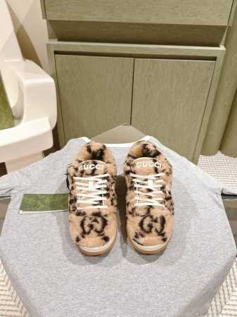 羊毛款 情侣款 GUCCI胖丁羊毛休闲鞋新品 代购级别版本！ 原版8900，拆卸copy，附正品图 穿了就舍不得脱下来，贼松软的厚底鞋，不厚重！增高的同时又显脚 - 点击图像关闭