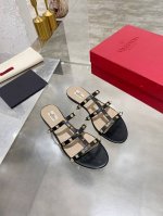 p直销 女鞋 女装 女鞋 女装 Valentino华伦天奴铆钉经典凉鞋 鞋面混种羊皮 内里垫脚混种羊皮 意大利黄牛皮大底纹路清晰与专柜一致 码数35-40 34