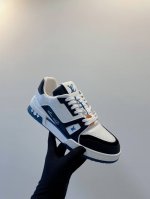 LV Trainer Sneaker 一如继往的给足安全感，实物比图片更好看更精致！梦中情鞋击败～99% 多巴胺百搭，糖果色系真的好甜 元气度满满的 奢华品质，