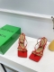 Bv 葆蝶家 12色齐季条带凉鞋 大红色 Bottega Veneta 季 条带夹趾凉鞋 继续延续 夸张的各种配色 必将影响穿搭界 各个明星 博主争相试穿 上脚