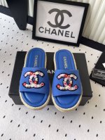 Chanel新款夏季拖鞋 夏天一定要入的凉拖系列 厚底在拉长腿方面真的Yyds 百搭舒适 鞋面采用进口高密度布 内里垫脚是丝绸羊皮 原版开模橡胶大底 码数 35