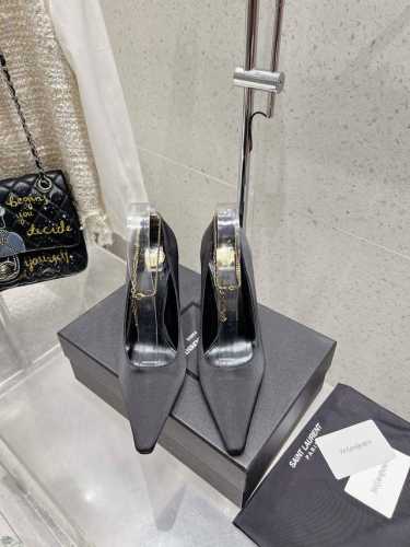390 Saint Laurent 圣罗兰 Ysl 新款尖头高跟凉鞋拖鞋 原版套楦 顶级品质 鞋面：进口真丝烫钻 垫脚：进口羊皮里 五金：原版开模定制 大底：真