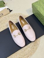 顶级版 GUCC*新品水晶钻花瓣单鞋 乐福鞋 代购级别！Gucci 乐福鞋单鞋 上脚特别的秀气！原版套楦的做法，和专柜一致！楦型完美，舒适度更加舒服！可出入专柜