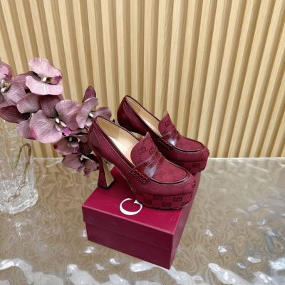 高版本Gucci 春季新款防水台高跟乐福高跟走秀款 原版开发 为保证舒适度精心打磨鞋楦3个月之久 今年超流行防水台系列 Gucci也开始了这个系列的更新了 材料