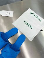 Bv 葆蝶家 春夏 平底大编织拖鞋 天蓝色 编织设计元素 堪称Bv家族设计基因 鞋面采用手工编织 搭配内胆舒适设计 设计感十足 一款彰显个性 潮流神级单品 所有