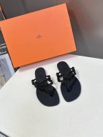 Hermes爱马仕春夏新款夹脚拖鞋 H家唯一一款夹脚拖鞋 简约的设计 极具辨识度的H五金 还是第一款，上脚包裹感更强，走路更跟脚原版复刻品质 细节一比一复原 鞋