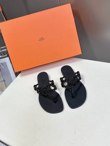 Hermes爱马仕春夏新款夹脚拖鞋 H家唯一一款夹脚拖鞋 简约的设计 极具辨识度的H五金 还是第一款，上脚包裹感更强，走路更跟脚原版复刻品质 细节一比一复原 鞋