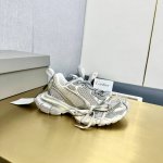 出厂价 24春夏BALENCIAGA巴黎世家老爹鞋最新款 复古休闲运动鞋系列推出探索时尚界对于原创与挪用的概念、以全新系列致敬传承与经典， 以标志性Balenc
