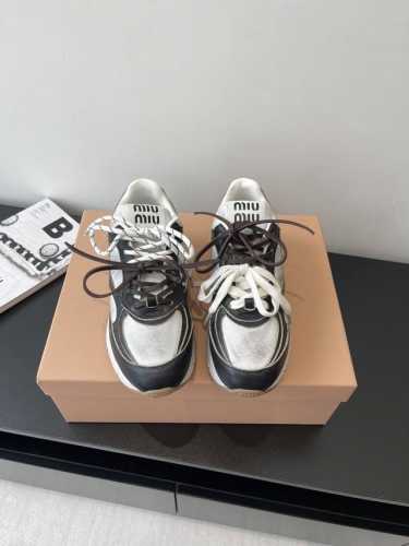 Miumiu 缪缪 25Ss New Arrival 2025走秀新款 复古做旧阿甘德训鞋厚底休闲运动鞋 这款系带休闲运动鞋妥妥的美式复古风格 上脚超级好看舒适