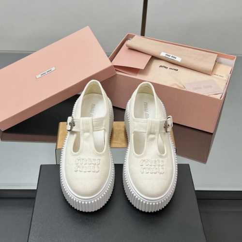 主推款 2025Ss Miumiu缪缪 厚底松糕帆布鞋 国内外博主刷爆的一款，小红书种草系列，百搭时髦上脚美炸了 简约的运动板鞋设计，极具辨识度的鞋舌，打造佛系