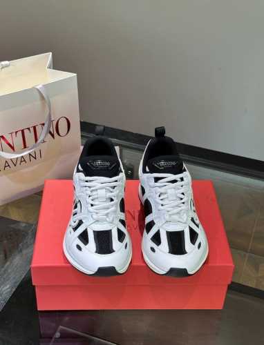 Valentino P: Size：39-44 38.45.46定做 Valentin* 华伦天奴2024早秋系列vlogoeasyjog运动鞋，新款配色真的好