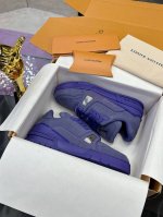 工厂p价p 最新颜色 最新出炉 原版开发 品质出货 欢迎对比 Lv板鞋系列 lv Trainer Maxi运动鞋将成衣系列的宽松廓形引入Virgilabloh笔